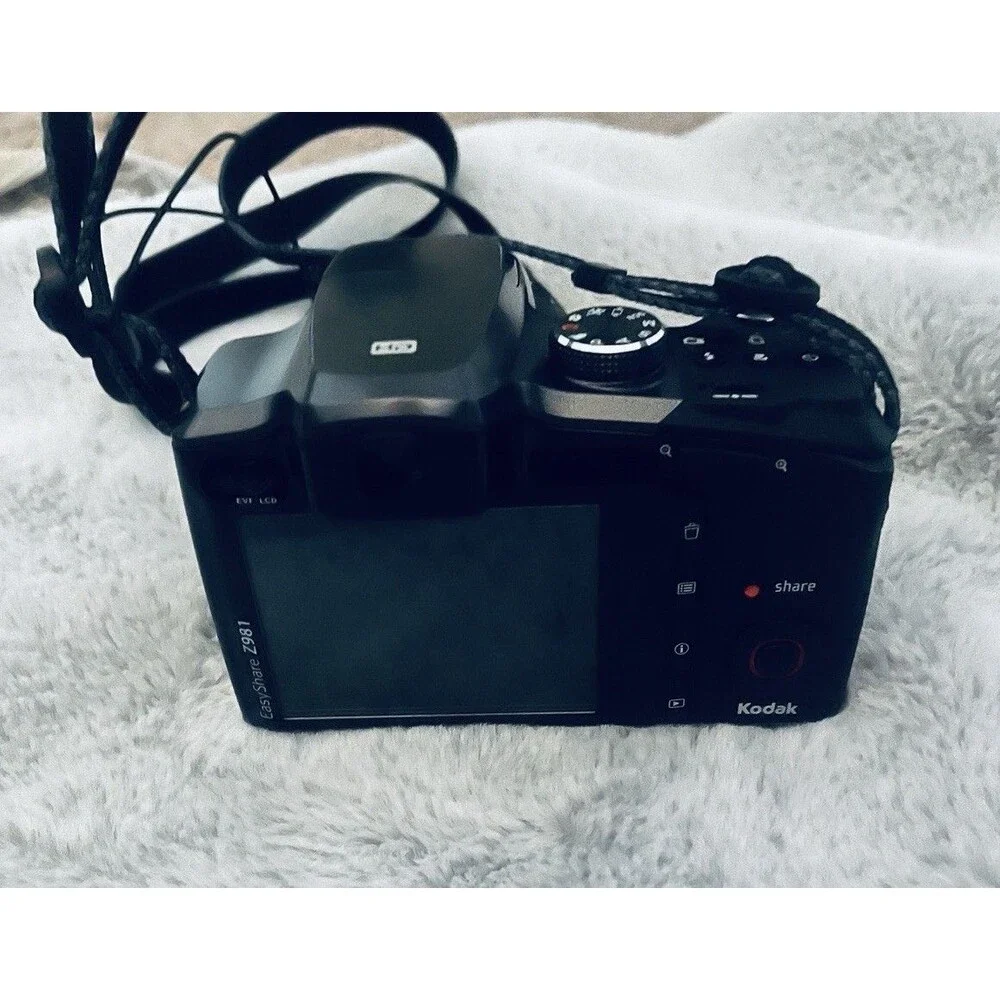 Kodak EasyShare Digital Camera Z981 - 14MP 26x Optical Zoom Black